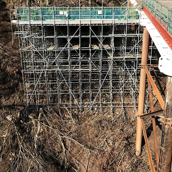 モノレール出発地点ステージ足場［神奈川県大井松田］