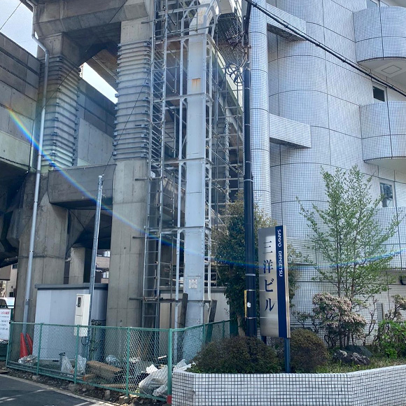 ダクトカバー交換用足場［埼玉県さいたま市］